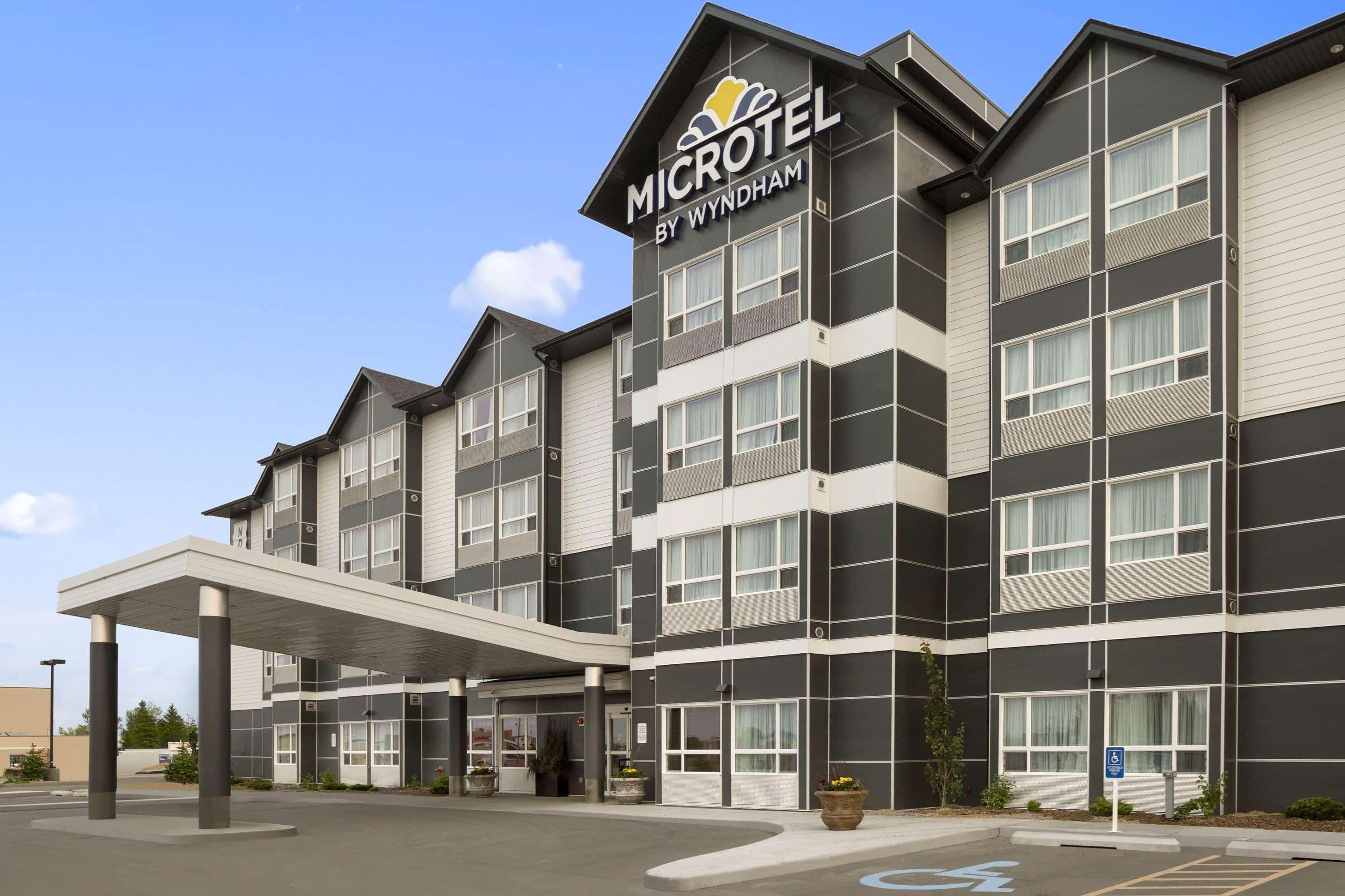 Microtel Inn & Suites By Wyndham Lloydminster Exterior photo